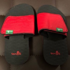 SUPER SALE New Sanuk flip flops boys sizes- 8/9 and 10/11